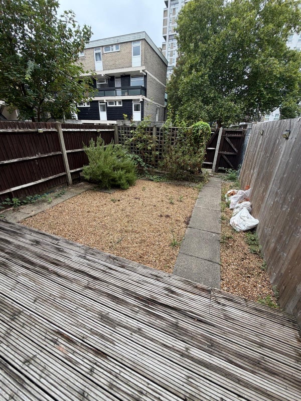 Room Bolingbroke Walk in Greater London