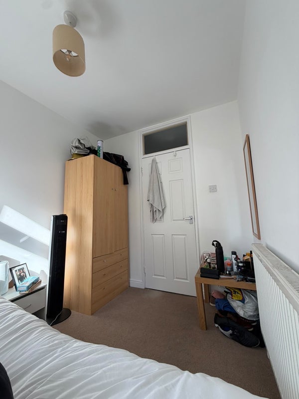 Room Bolingbroke Walk in Greater London