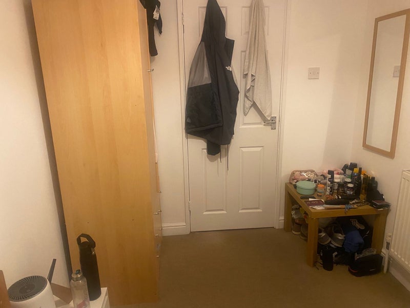 Room Bolingbroke Walk in Greater London