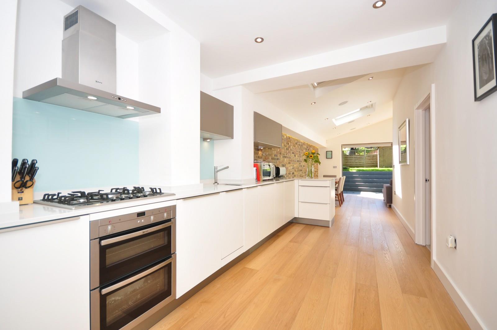 Flat Chiswick High Road in Greater London