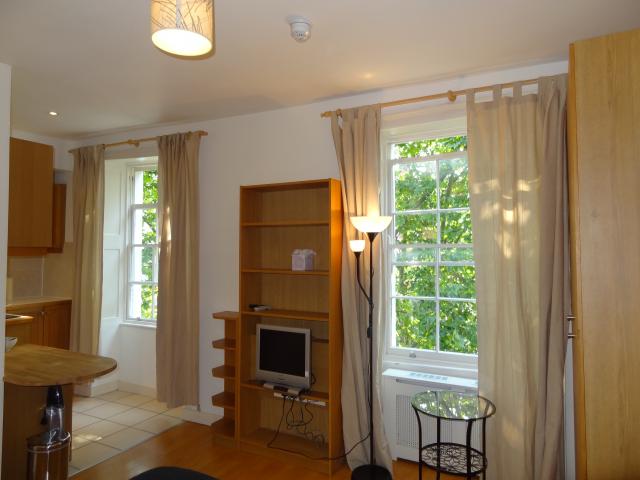 Flat Cartwright Gardens in Greater London