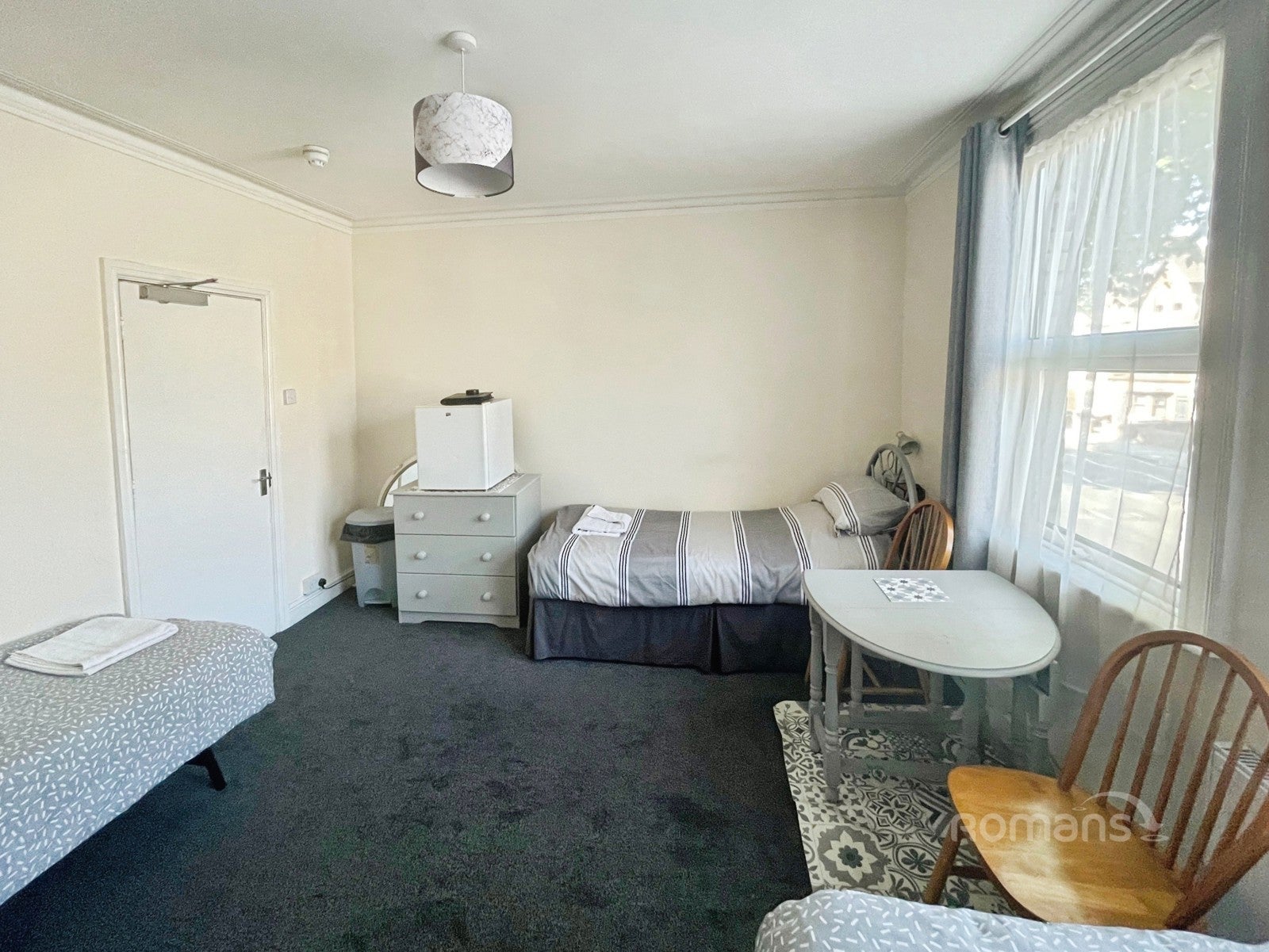 Room Caversham Road in Reading