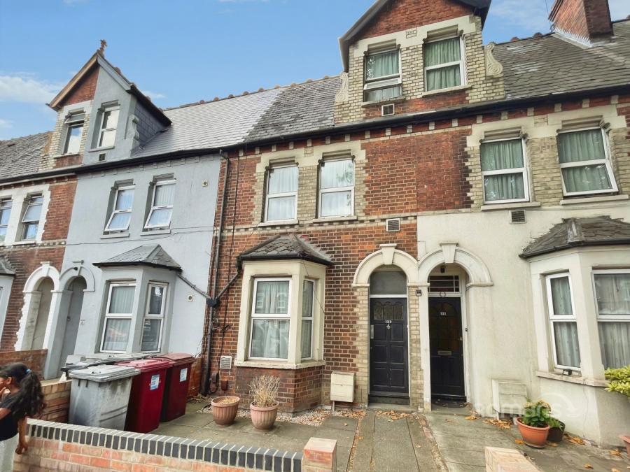 Room Caversham Road in Reading