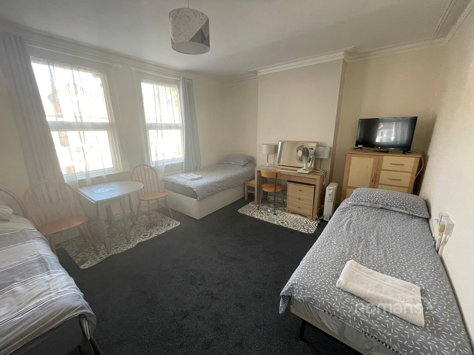 Room Caversham Road in Reading