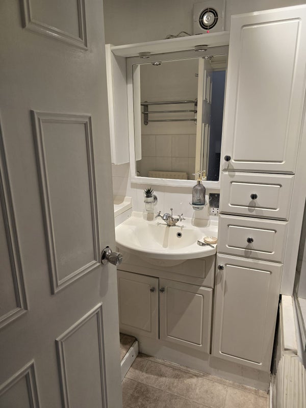 Room Fairbairn Green in Greater London