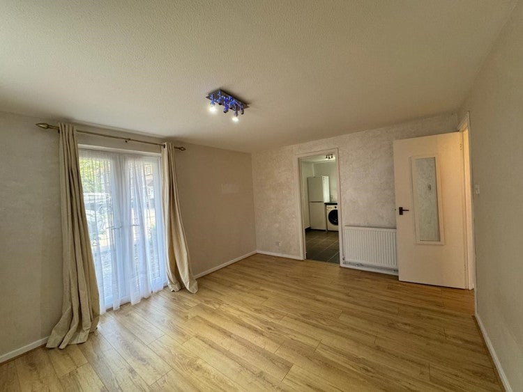 Flat Booth Road in Greater London