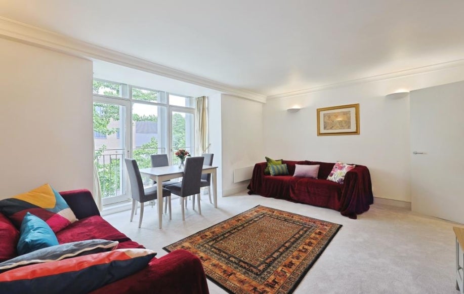 Flat Marlborough Hill in London