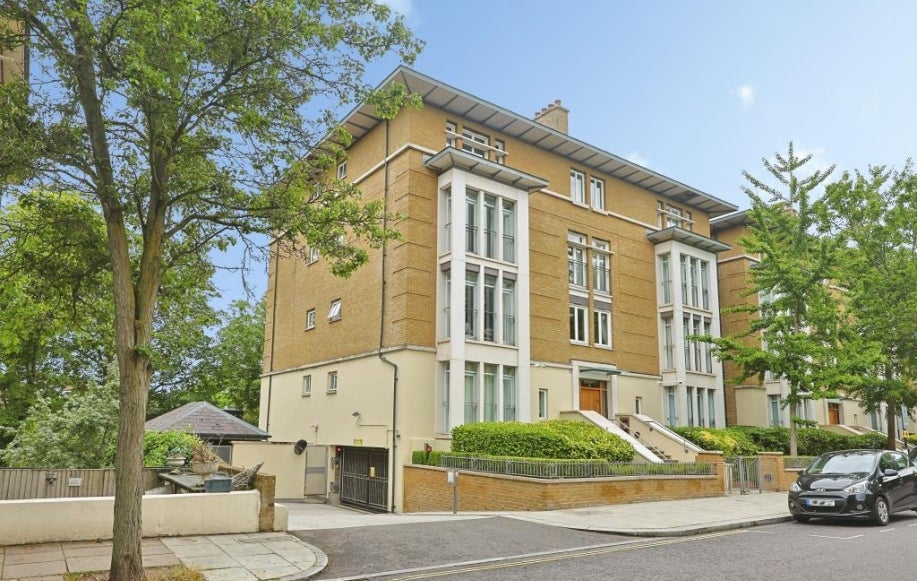 Flat Marlborough Hill in London
