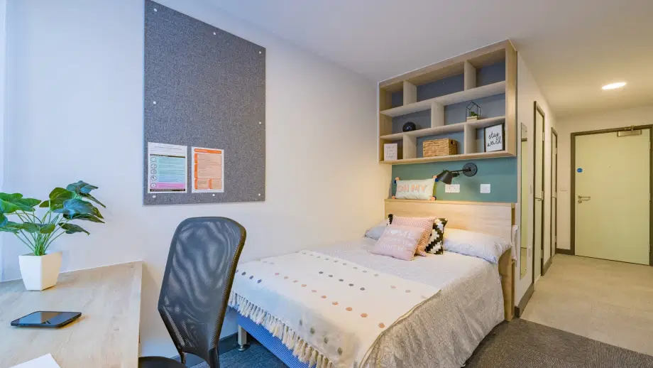 Flat Kendal Walk in Leeds
