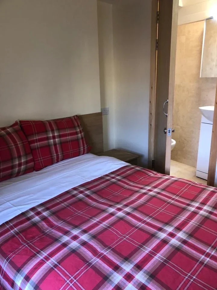 Room Heath Street in Greater London
