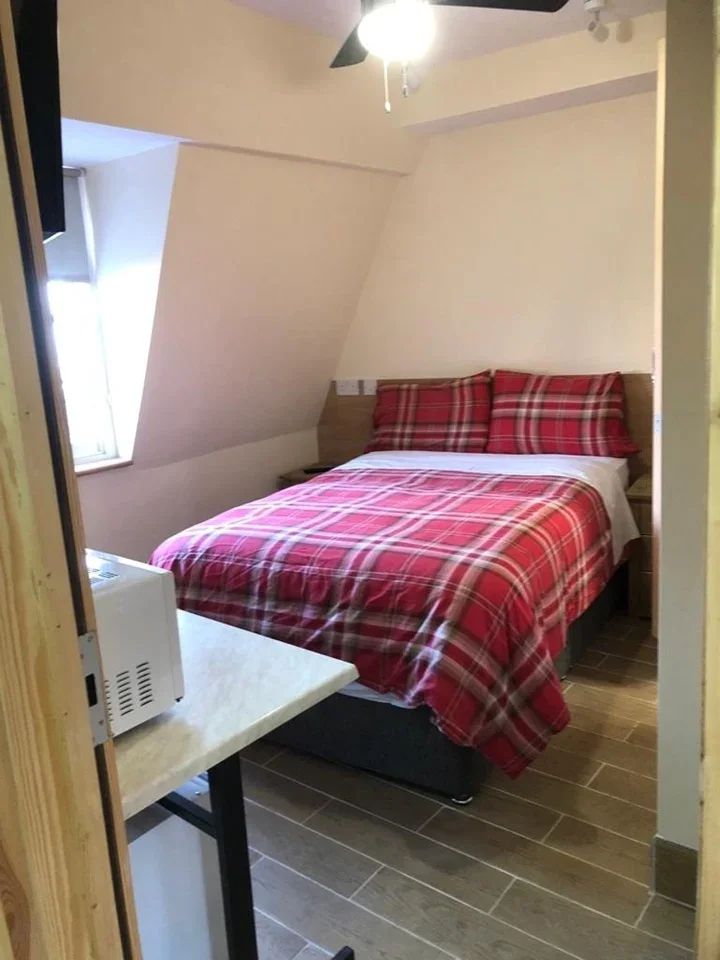 Room Heath Street in Greater London