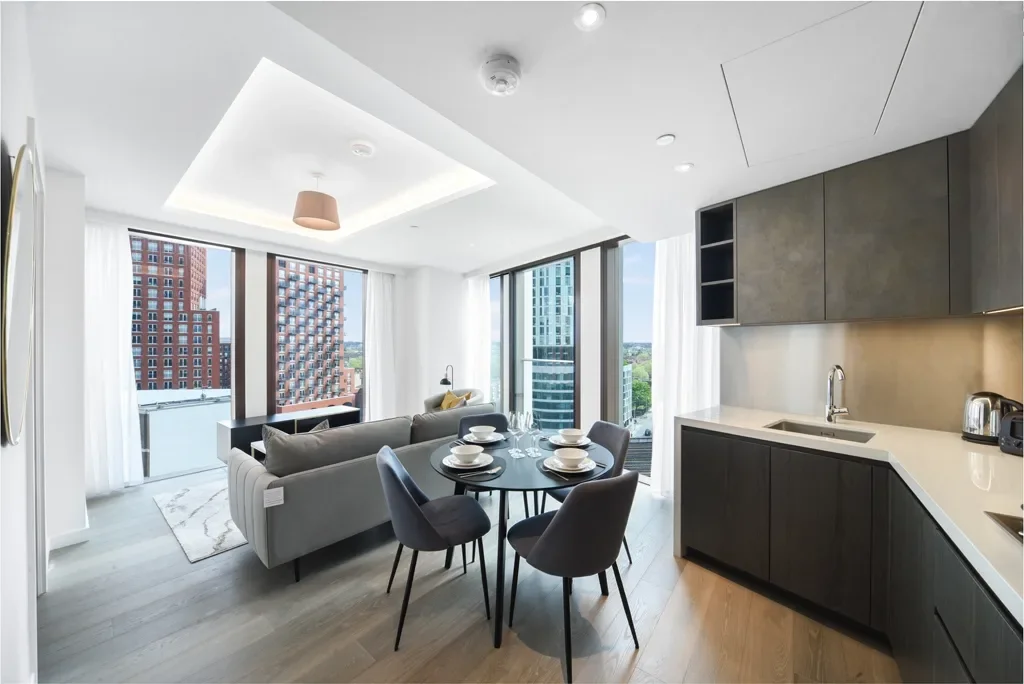 Flat Carnation Way in Greater London