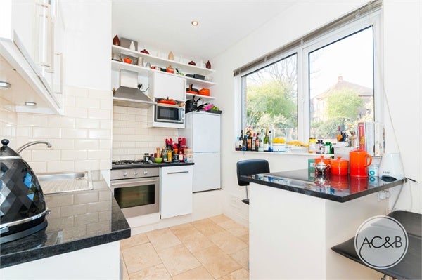 Flat Ewelme Road in Greater London