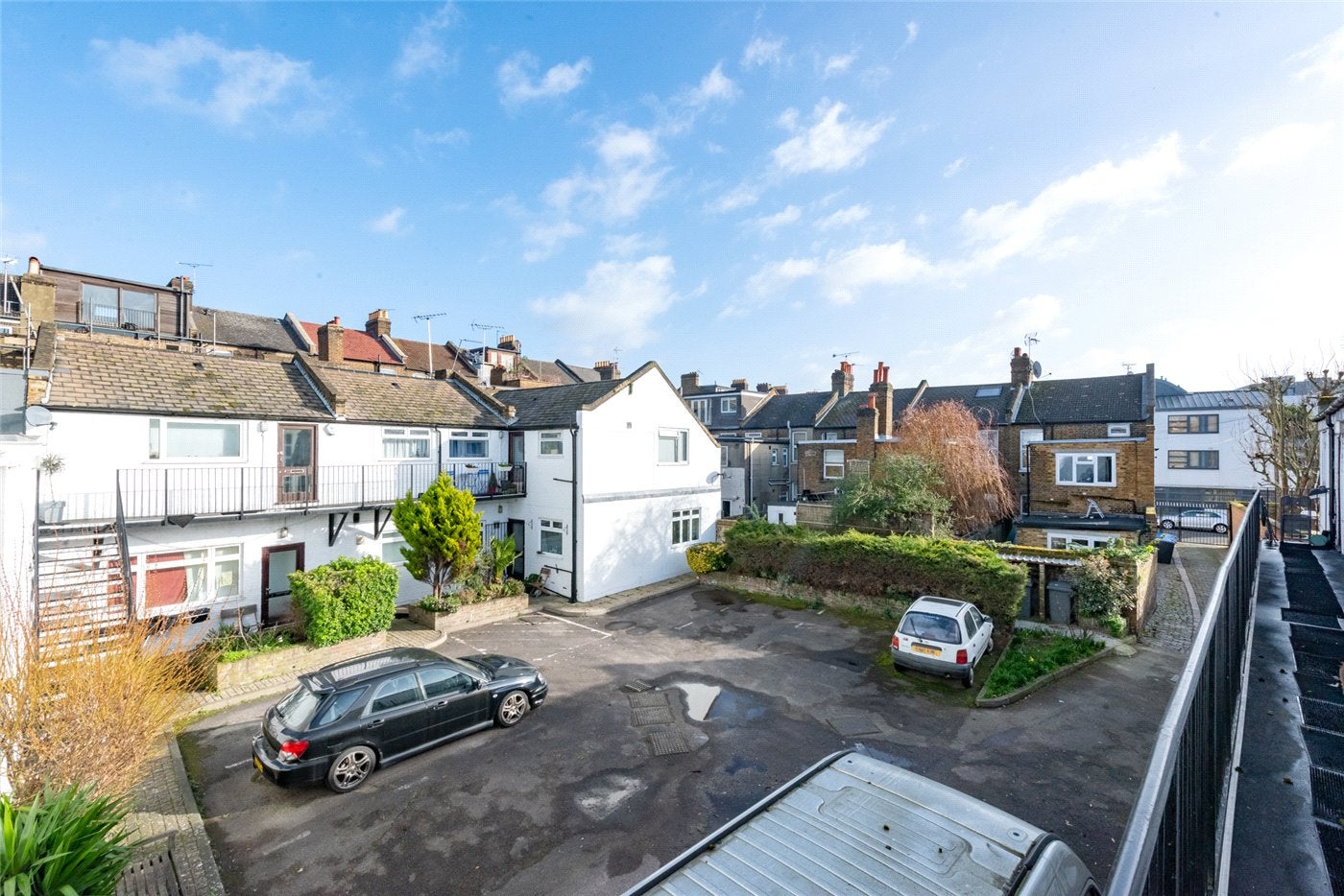 Flat Harrow Road in Greater London