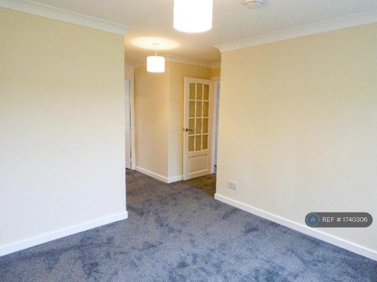 Flat Glen Shee Avenue in Neilston