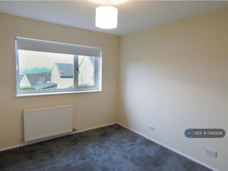 Flat Glen Shee Avenue in Neilston