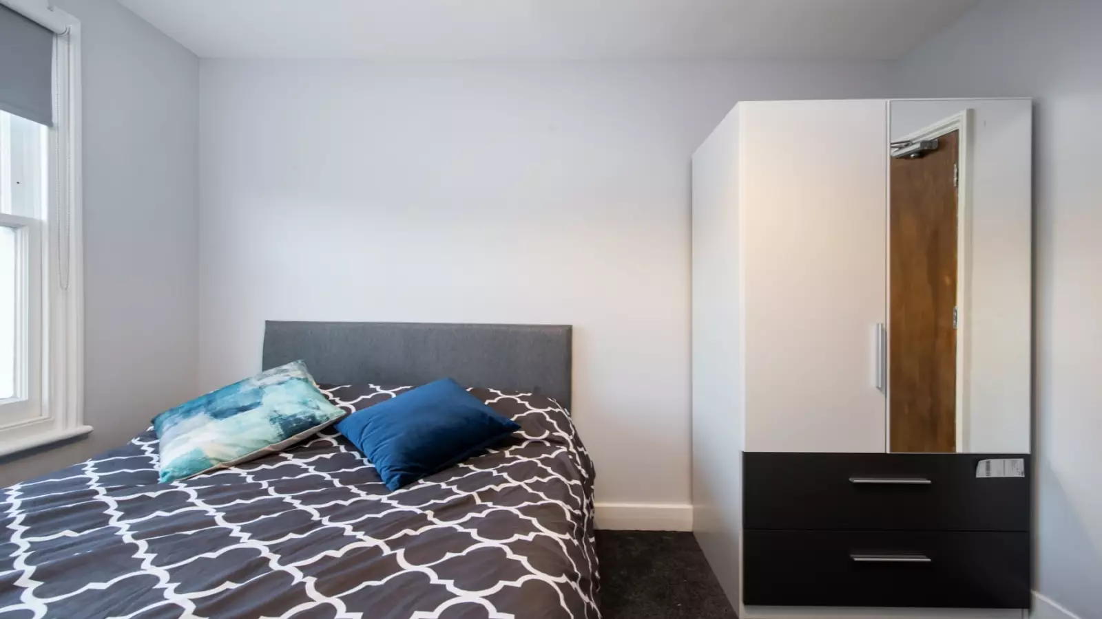 Flat Burnley Road in Greater London