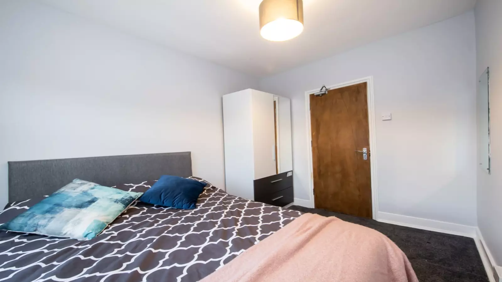 Flat Burnley Road in Greater London