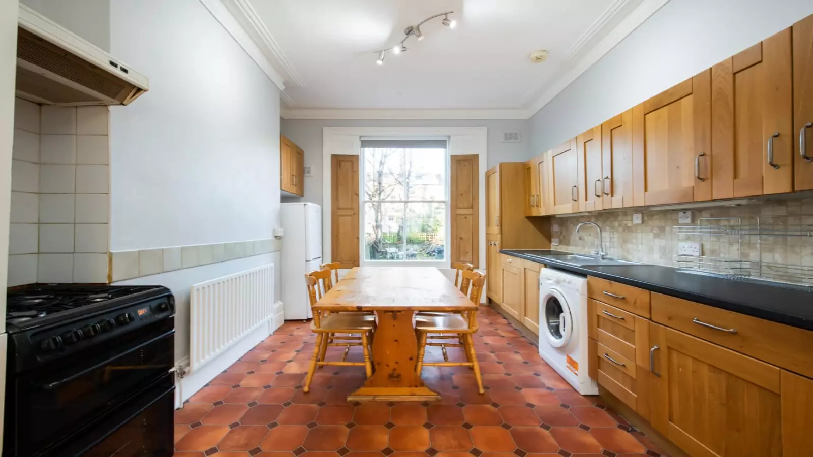 Flat Burnley Road in Greater London