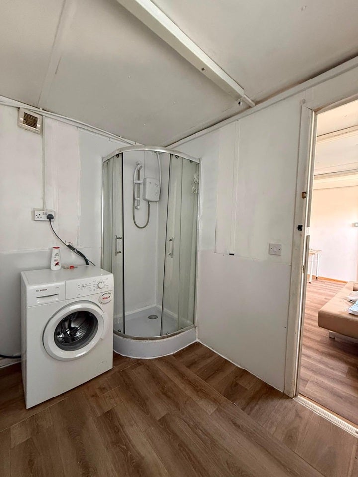 Room Herringham Road in Greater London