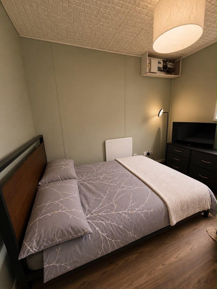 Room Herringham Road in Greater London