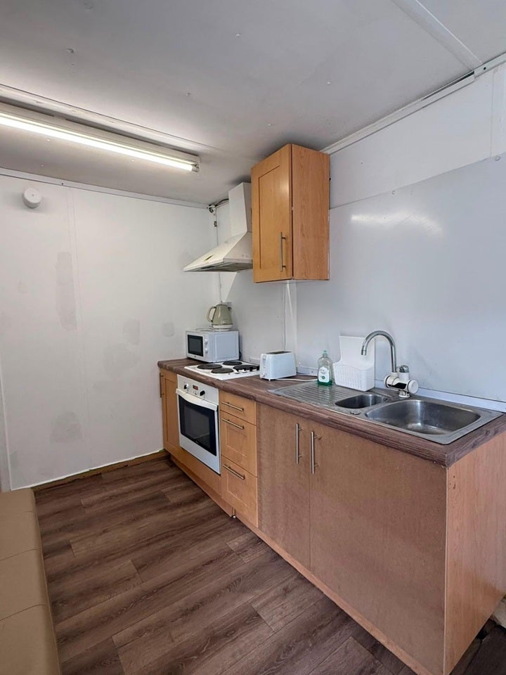 Room Herringham Road in Greater London