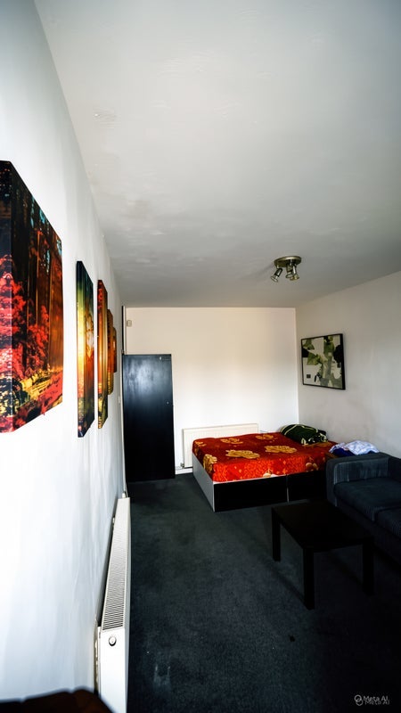 Room Hyde Park Road in Leeds