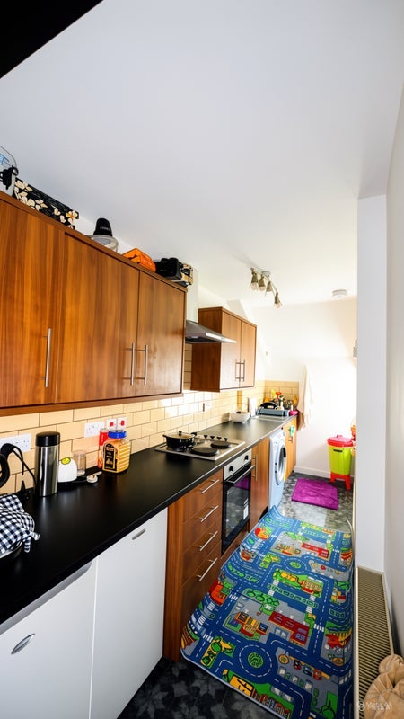 Room Hyde Park Road in Leeds