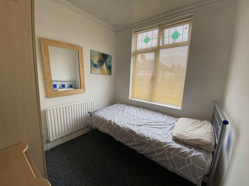 Room Essex Road in Greater London