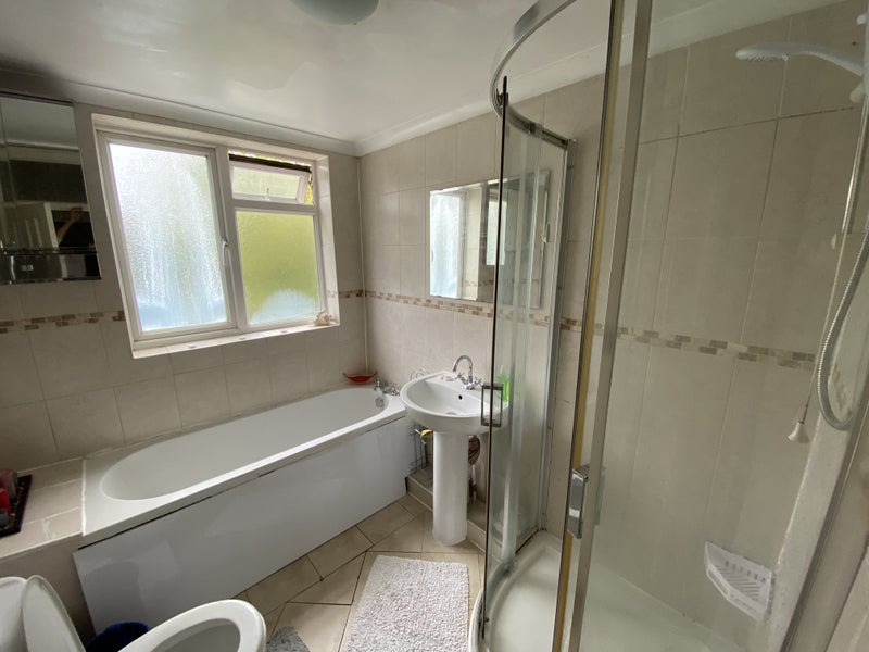 Room Essex Road in Greater London