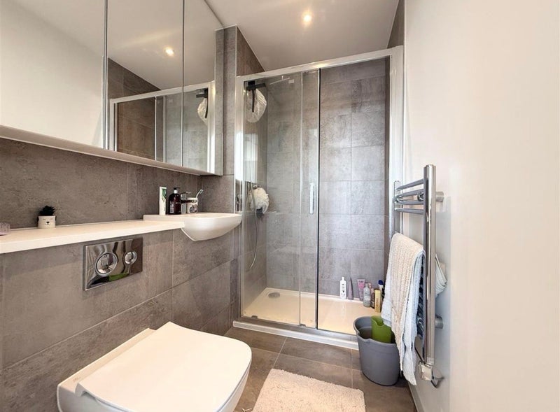 Room Vetchling Way in Greater London