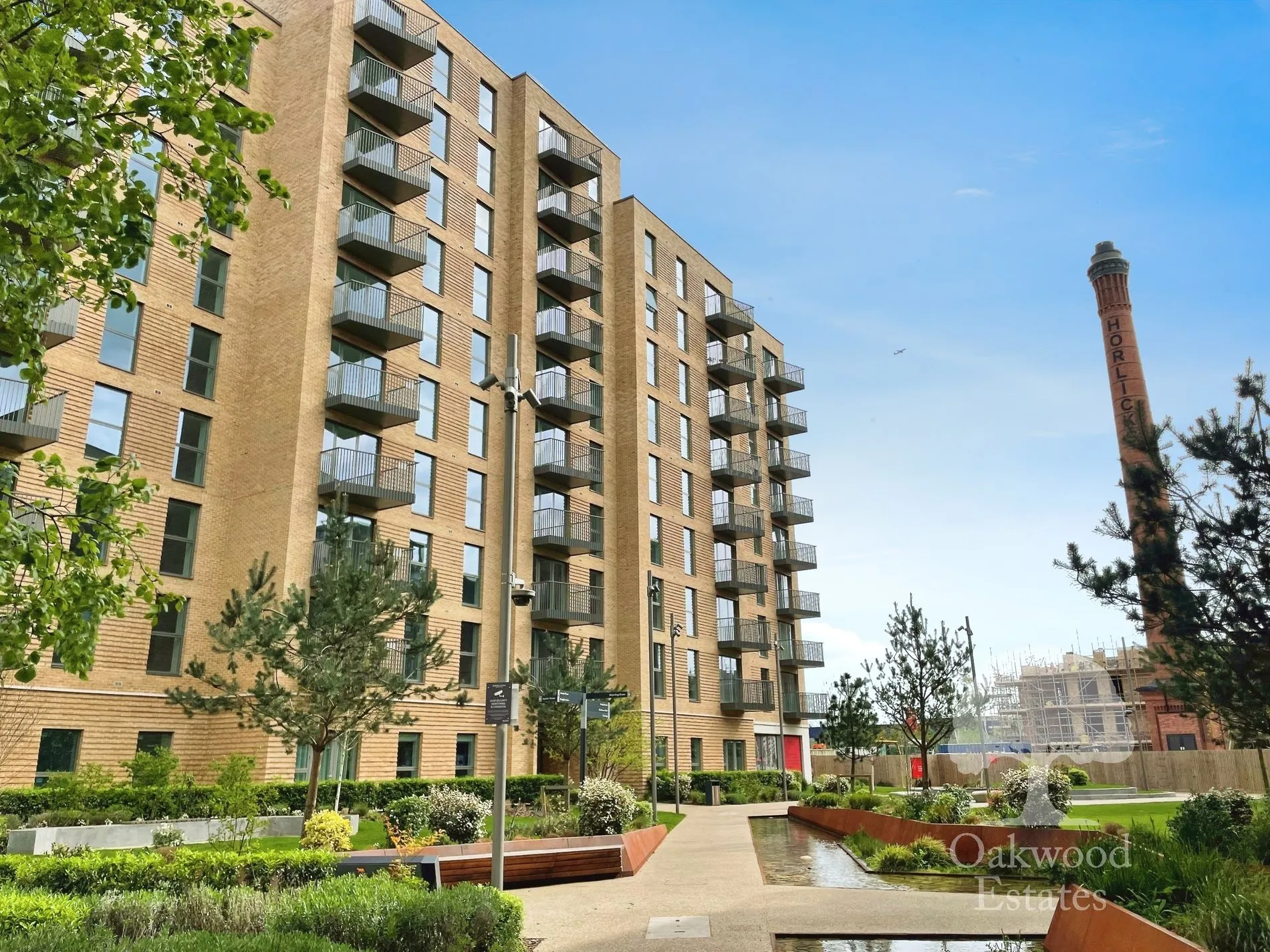 Flat Memorial Avenue in Slough