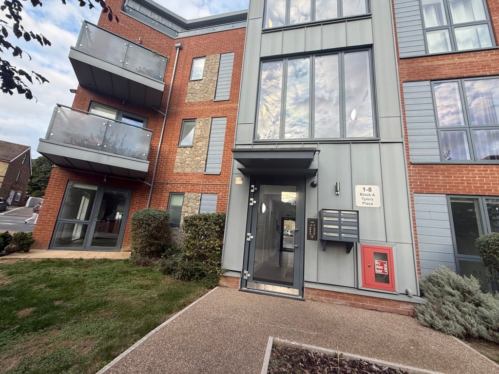 Flat Tylers Place in Maidstone