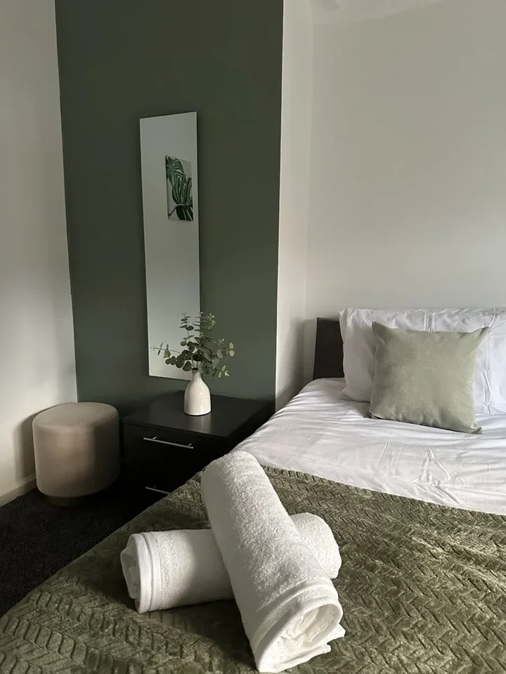 Flat The Crescent in Watford