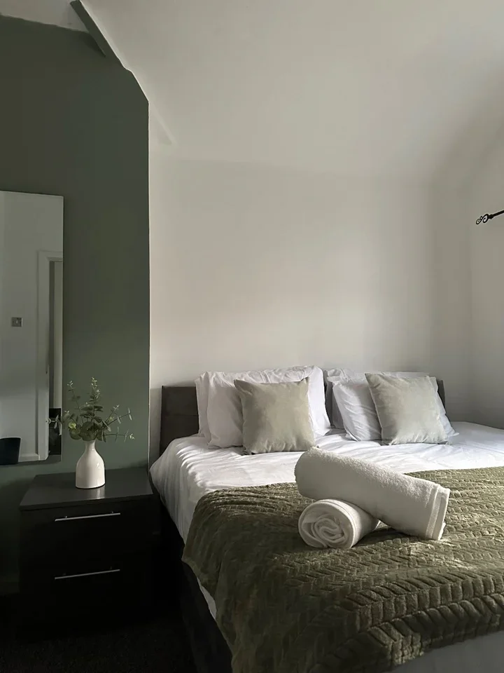 Flat The Crescent in Watford