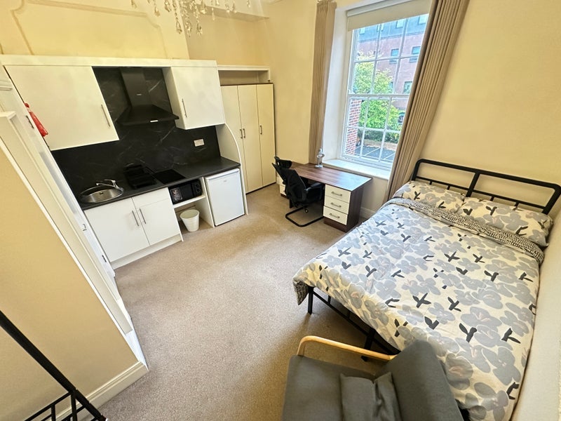 Room Jesmond Road West in Newcastle upon Tyne