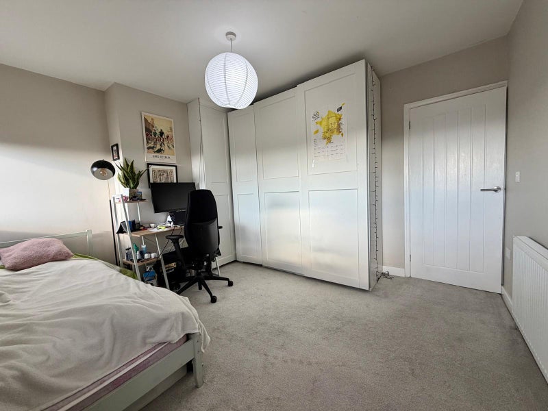 Room Kennion Road in Bristol