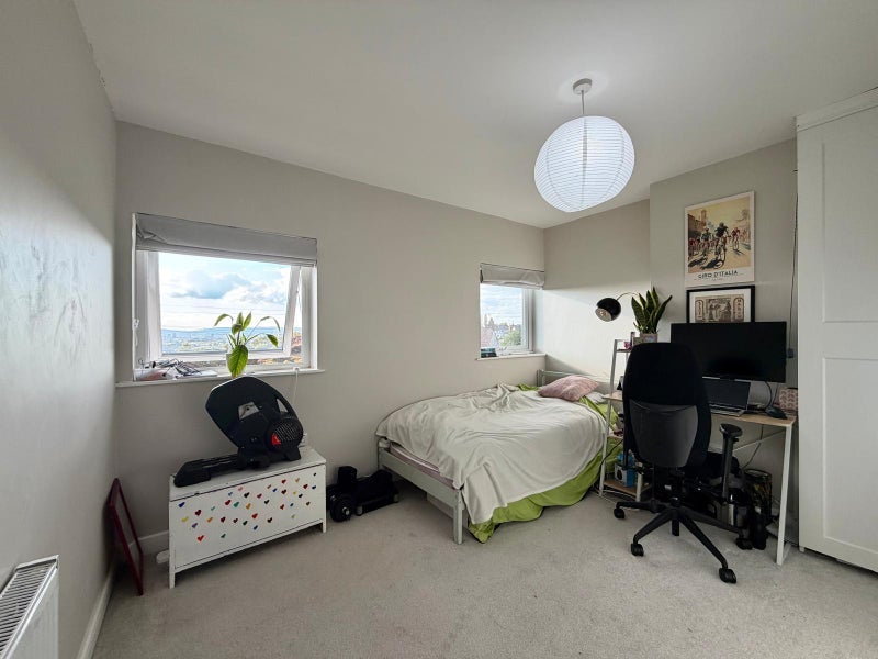 Room Kennion Road in Bristol