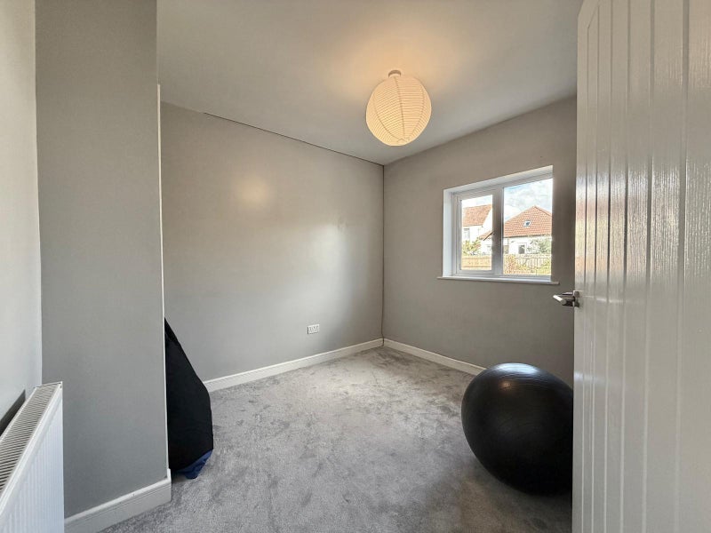 Room Kennion Road in Bristol