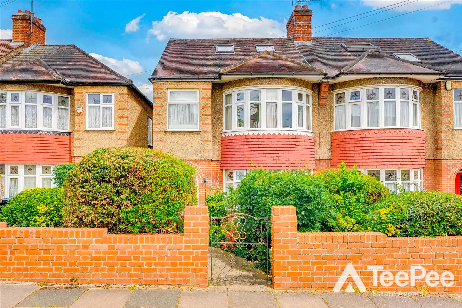 Flat Oakwood Avenue in Greater London