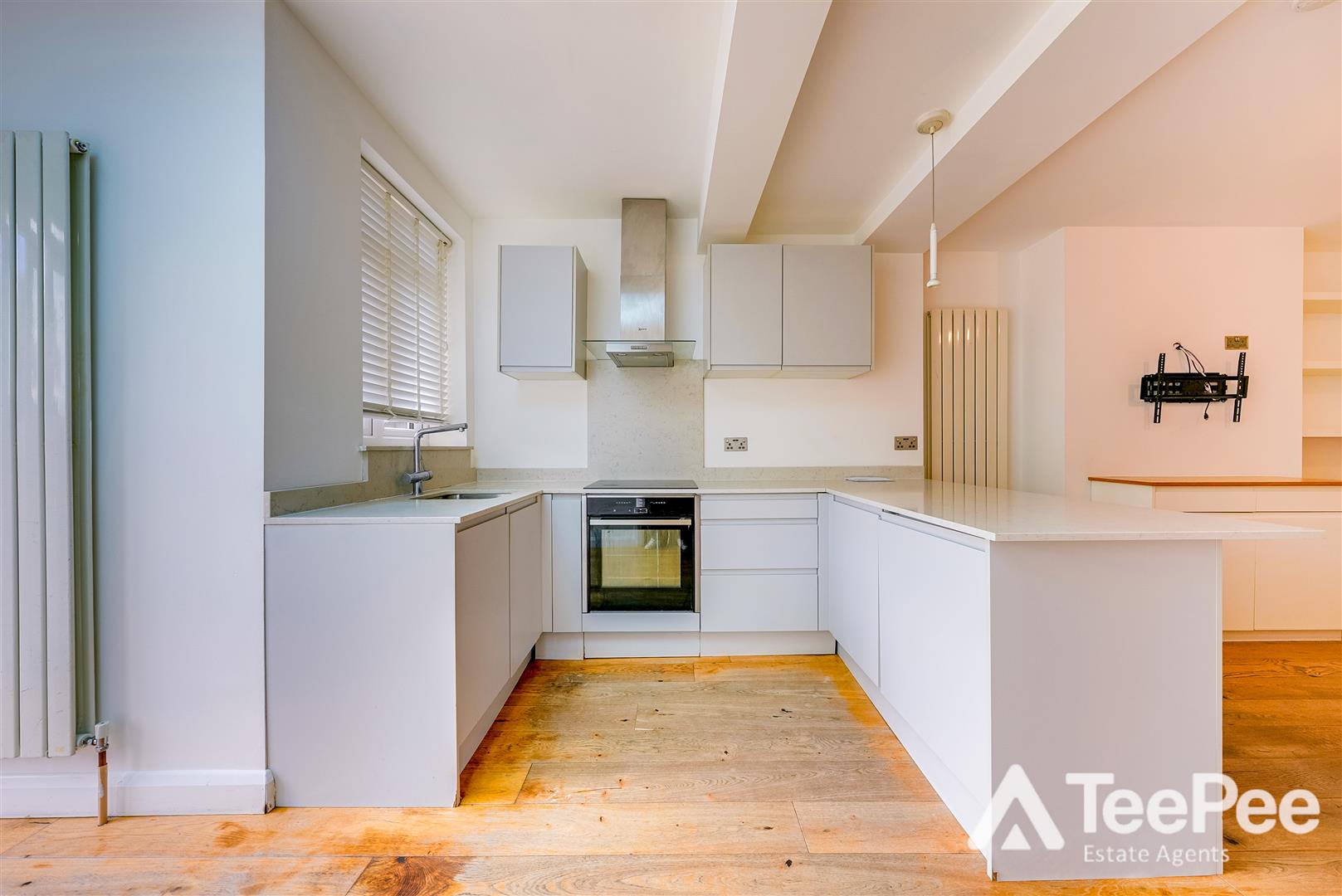 Flat Oakwood Avenue in Greater London