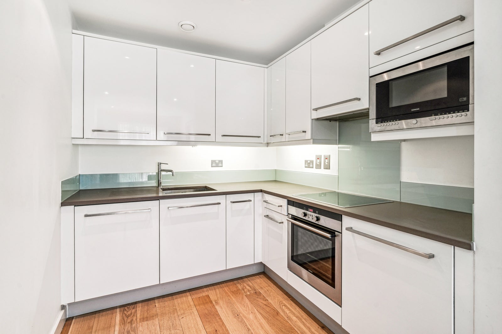 Flat Gillingham Street in City of Westminster
