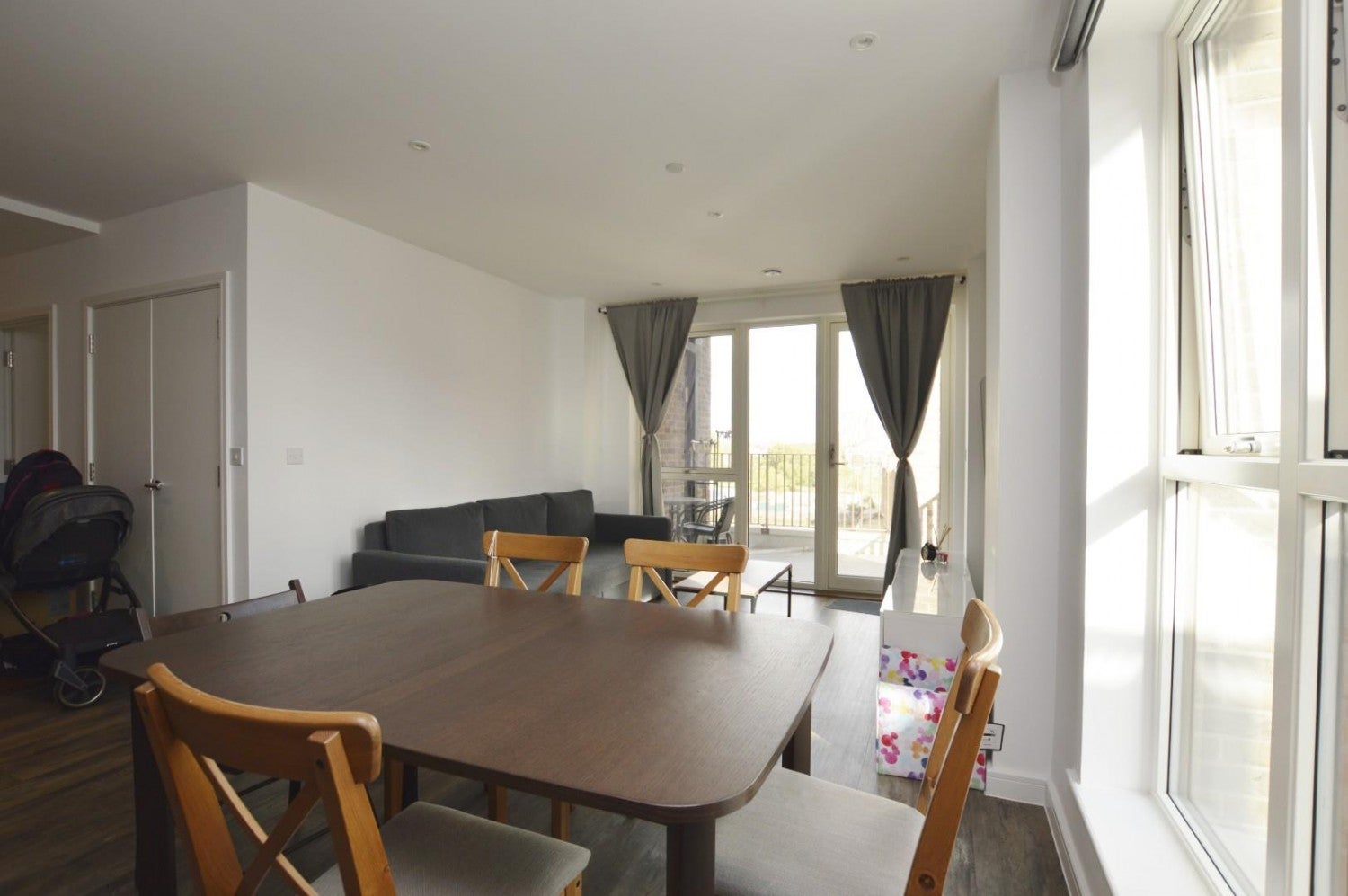 Flat Fleet Road in Greater London