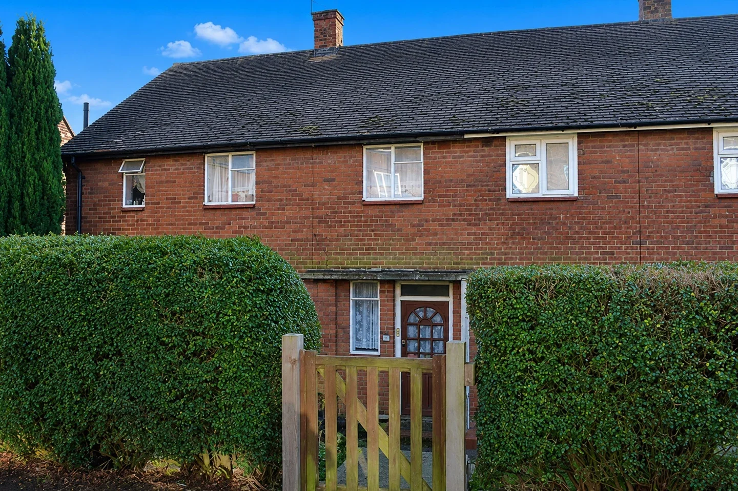 Flat Redcar Road in Greater London