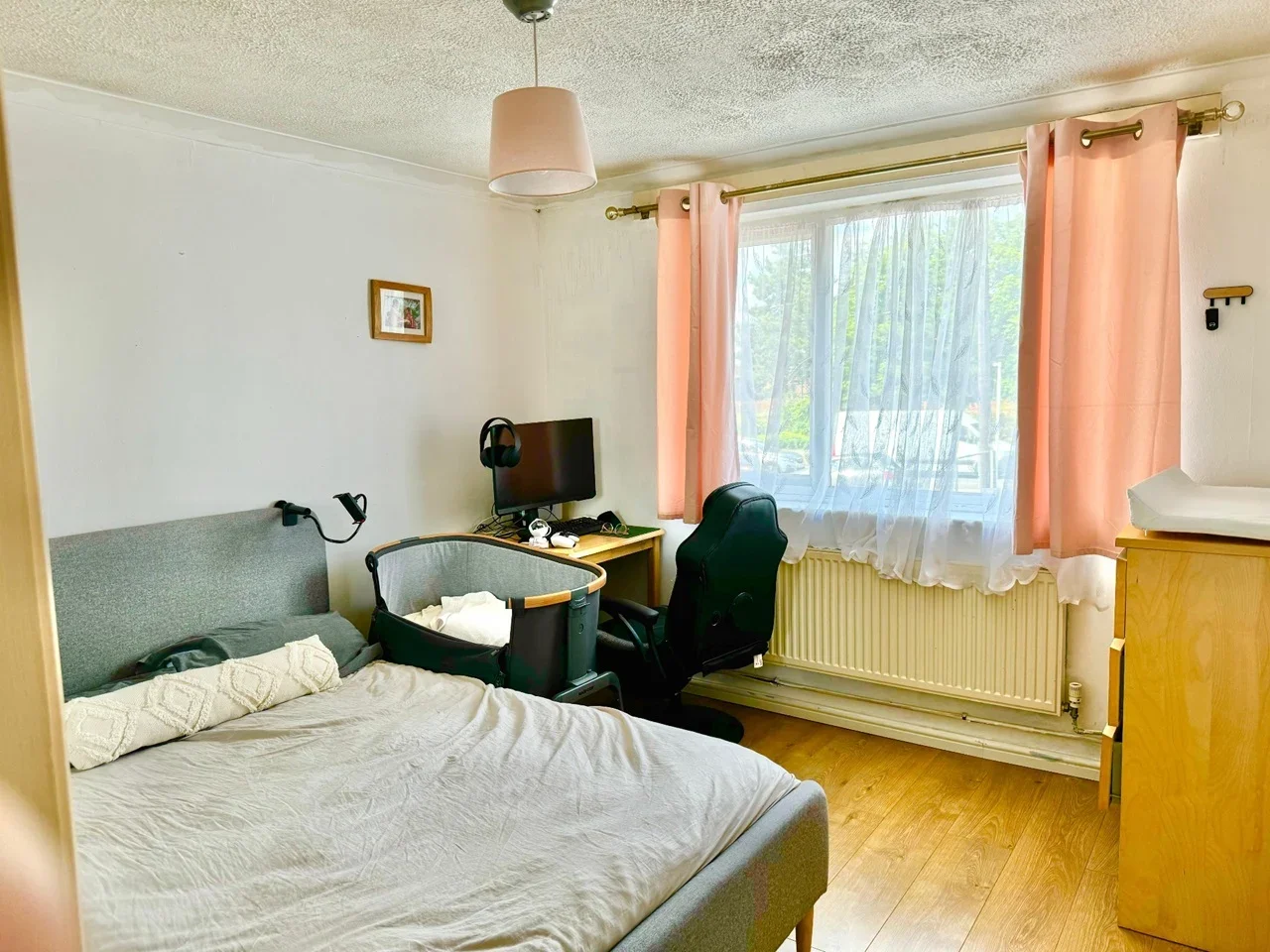Flat Buckingham Avenue in Slough