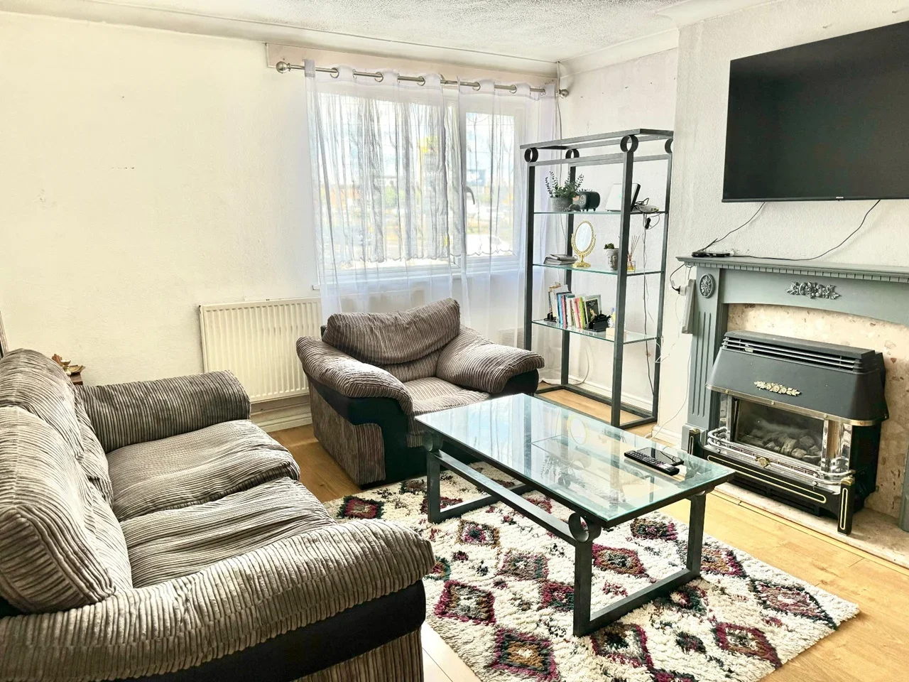 Flat Buckingham Avenue in Slough