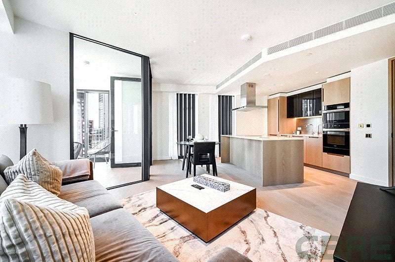 Flat Nine Elms Lane in Greater London