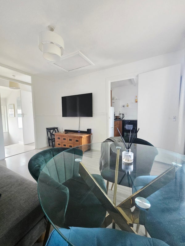 Flat Heath Road in Greater London