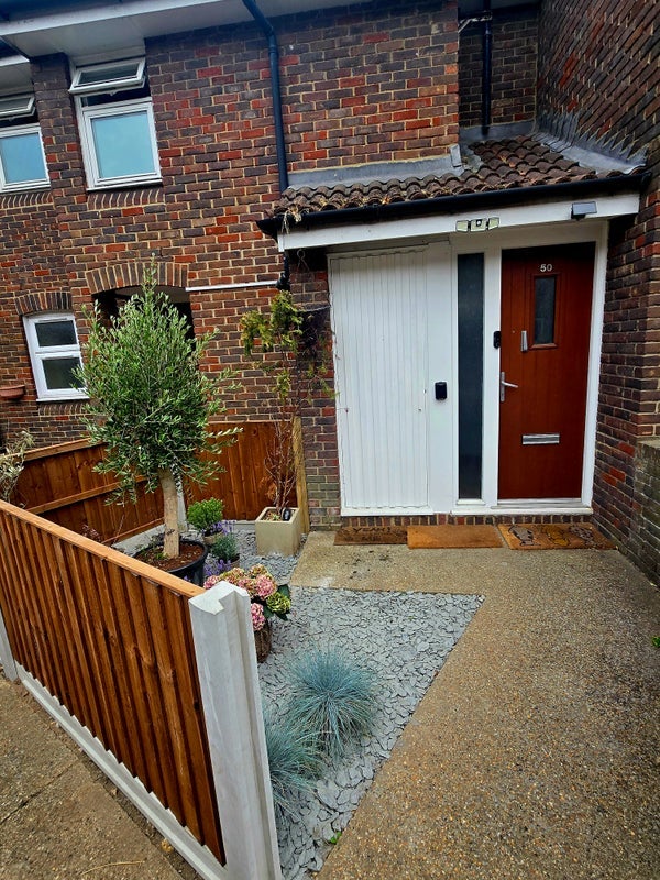 Flat Heath Road in Greater London