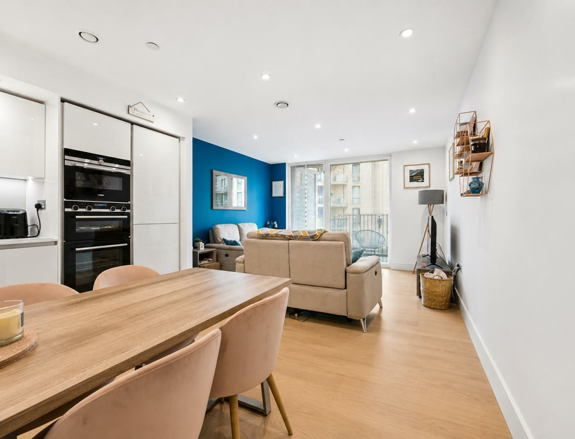 Flat Tavistock Road in Greater London